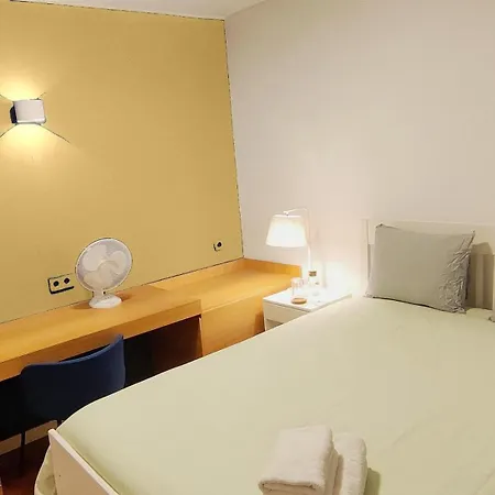With Shared Bathrooms In Historic Camoes Square Homestay szállás