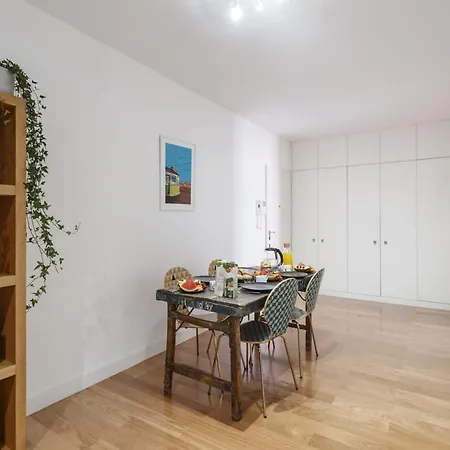 Bedooms With Shared Bathroom In In Historic Largo Do Carmo