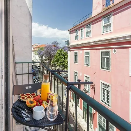 Bedooms With Shared Bathroom In In Historic Largo Do Carmo ホームステイ リスボン
